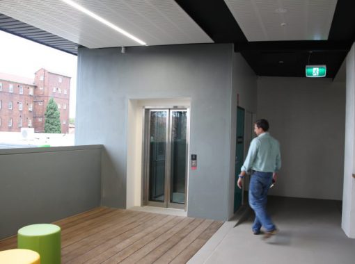 Elvoron LULA commercial lift