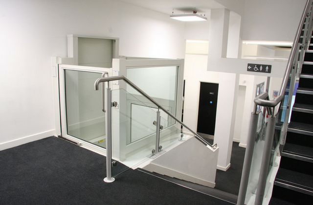 SL Portable Lift With Half Door