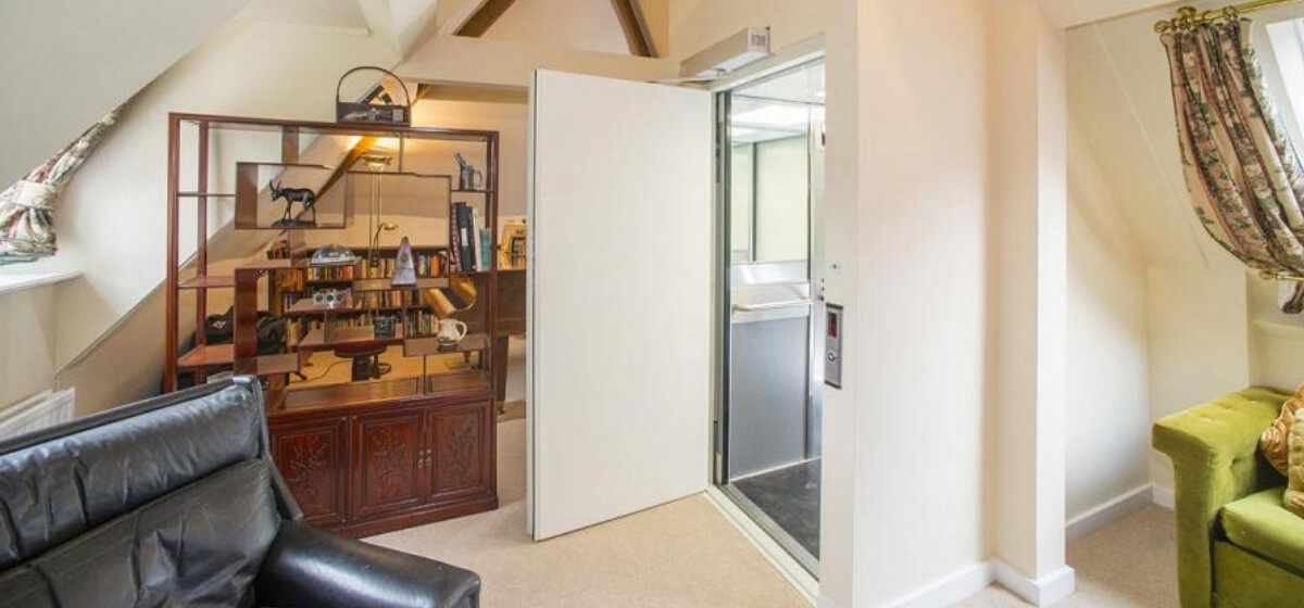 Home lift with open door